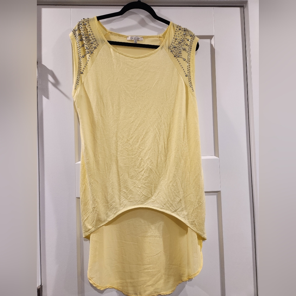 English Rose high-low embellished top. Size M.